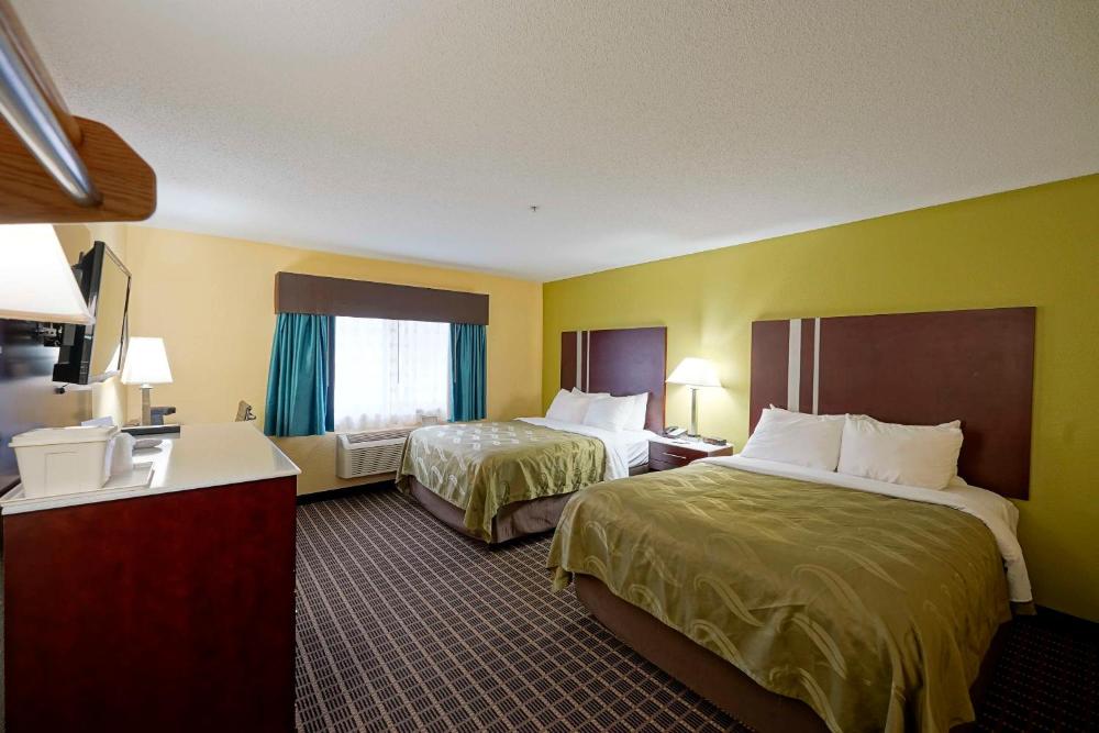 Queen Room with Two Queen Beds - Non-Smoking interior